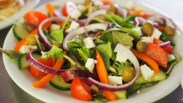 Mastering mediterranean salads: fresh and flavorful