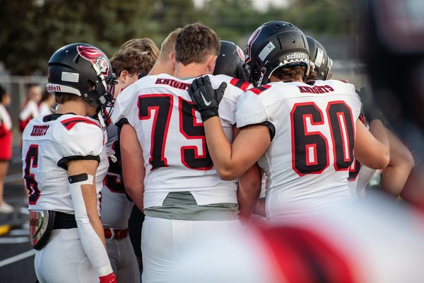 How do sports teams address the challenges of communication and language barriers among multinational players?